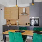 Stylish House Aurora פולה