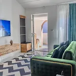 Stylish House Aurora *