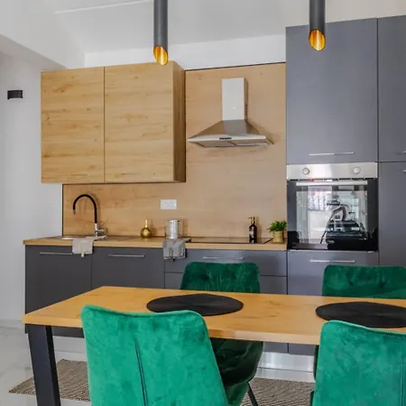 Stylish House Aurora بولا