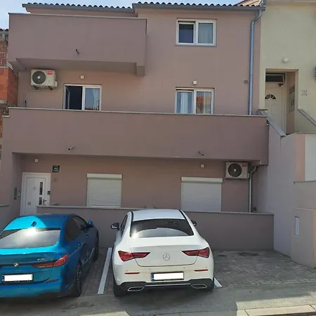 Stylish House Aurora بولا